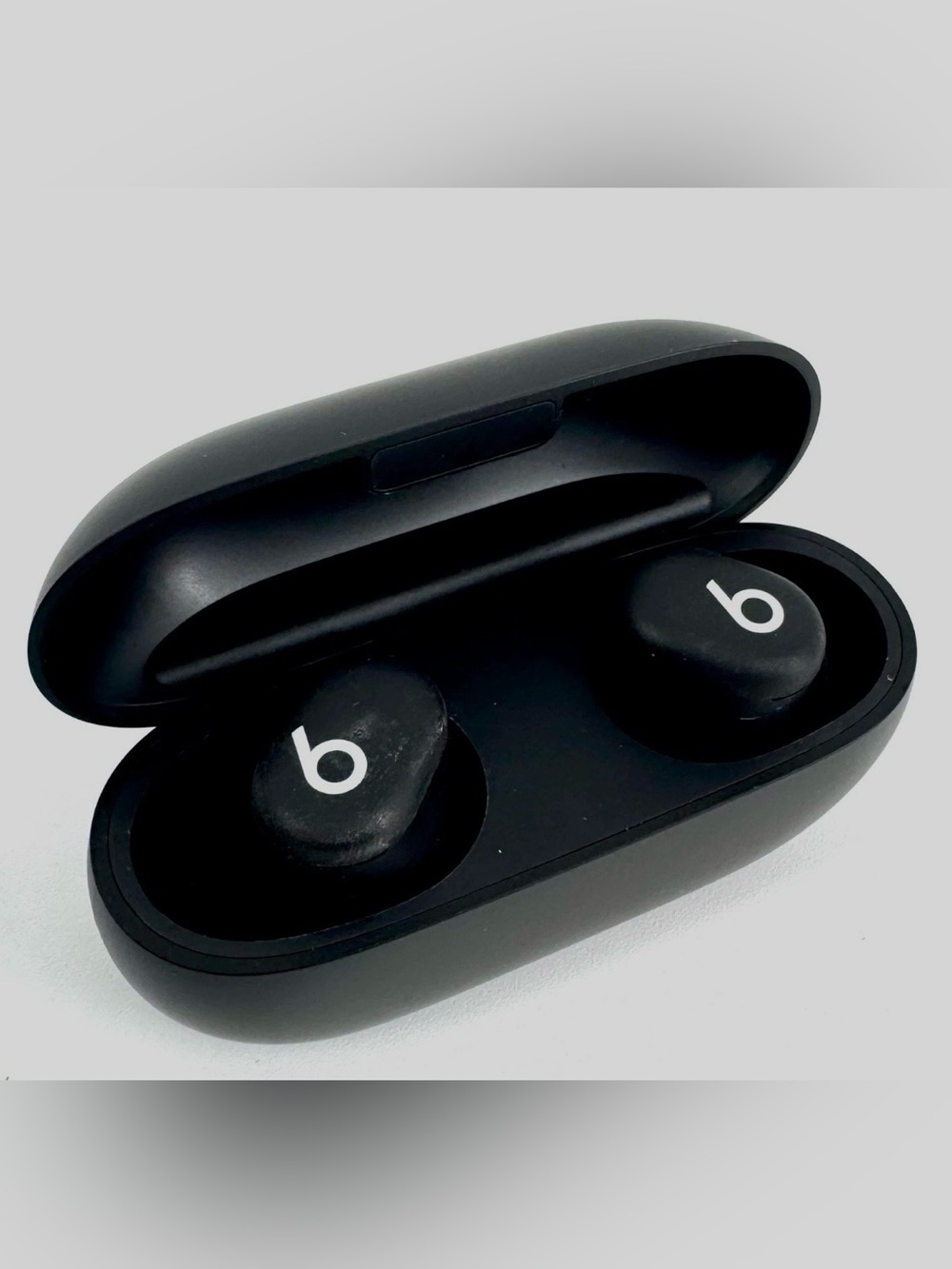 Beats Solo Wireless Earbuds with Charging Case Working Perfect Conditions 👍